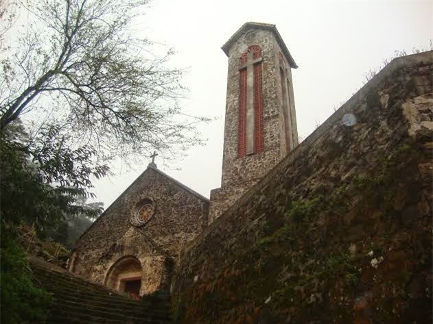 Nhà thờ đá cổ Tam Đảo – kiến trúc châu Âu giữa lòng thung lũng